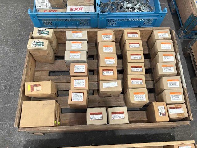 Partij bouten met moeren (800x) - afbeelding 2 van  8