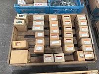 Partij bouten met moeren (800x) - afbeelding 2 van  8