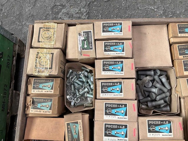 Partij bouten met moeren - afbeelding 3 van  12