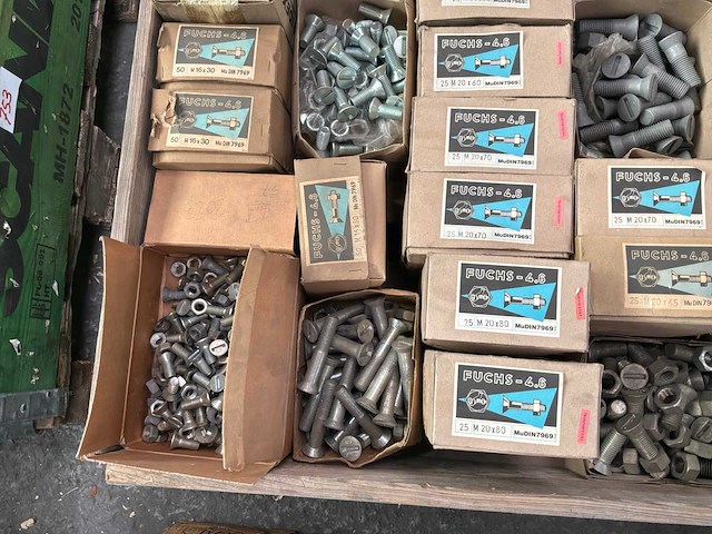 Partij bouten met moeren - afbeelding 4 van  12
