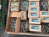 Partij bouten met moeren - afbeelding 4 van  12