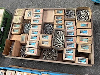 Partij bouten met moeren - afbeelding 5 van  12