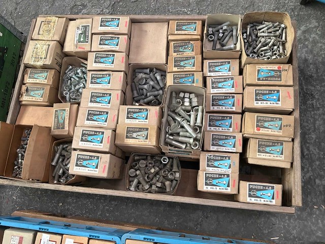 Partij bouten met moeren - afbeelding 6 van  12