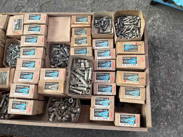 Partij bouten met moeren - afbeelding 7 van  12