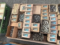 Partij bouten met moeren - afbeelding 8 van  12