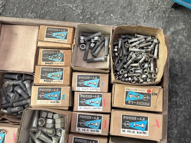 Partij bouten met moeren - afbeelding 9 van  12