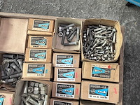 Partij bouten met moeren - afbeelding 9 van  12