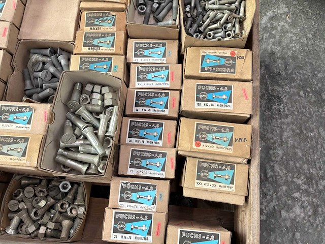 Partij bouten met moeren - afbeelding 10 van  12