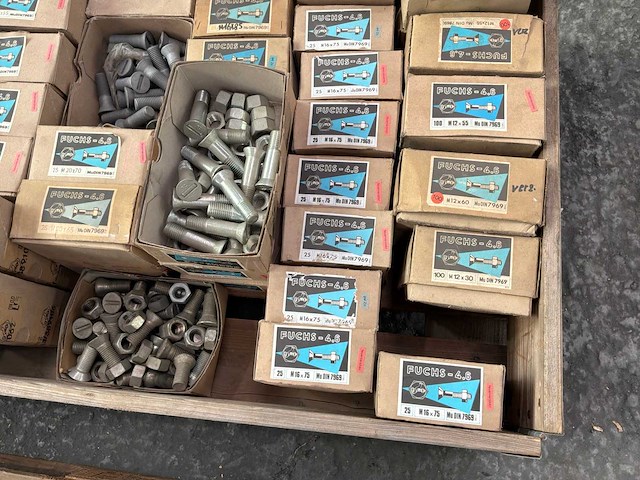 Partij bouten met moeren - afbeelding 11 van  12