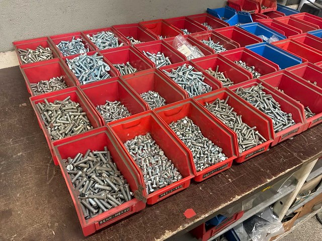 Partij bouten, moeren en ringen - afbeelding 3 van  17