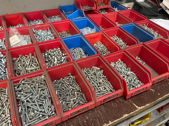 Partij bouten, moeren en ringen - afbeelding 4 van  17