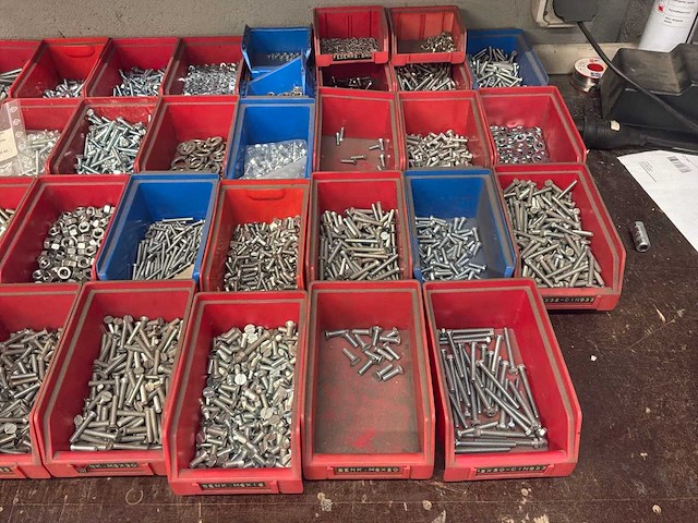 Partij bouten, moeren en ringen - afbeelding 5 van  17