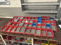 Partij bouten, moeren en ringen - afbeelding 10 van  17