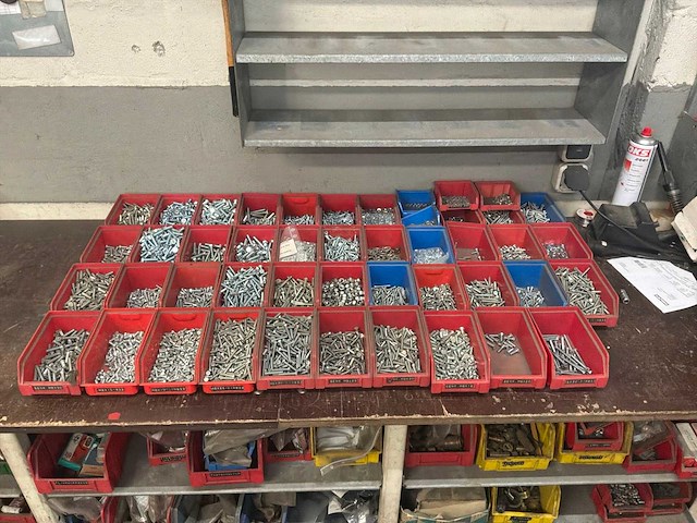 Partij bouten, moeren en ringen - afbeelding 11 van  17