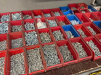 Partij bouten, moeren en ringen - afbeelding 14 van  17