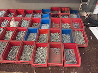 Partij bouten, moeren en ringen - afbeelding 15 van  17