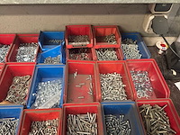 Partij bouten, moeren en ringen - afbeelding 16 van  17