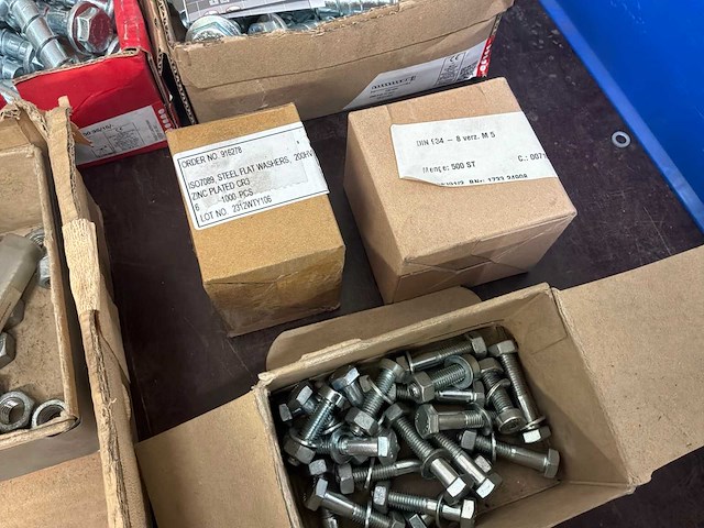 Partij bouten, moeren en ringen - afbeelding 3 van  11