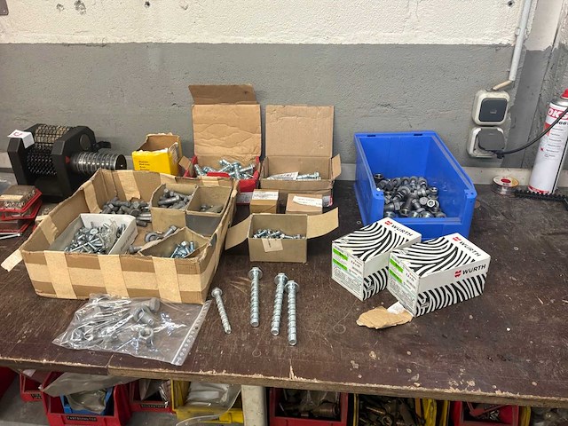 Partij bouten, moeren en ringen - afbeelding 1 van  11