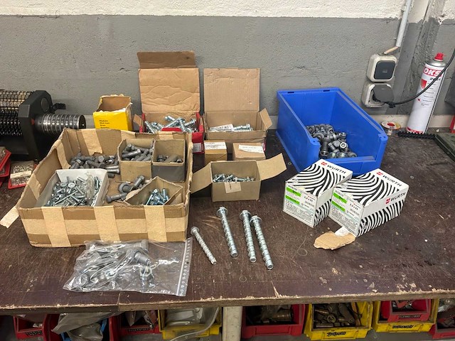 Partij bouten, moeren en ringen - afbeelding 4 van  11