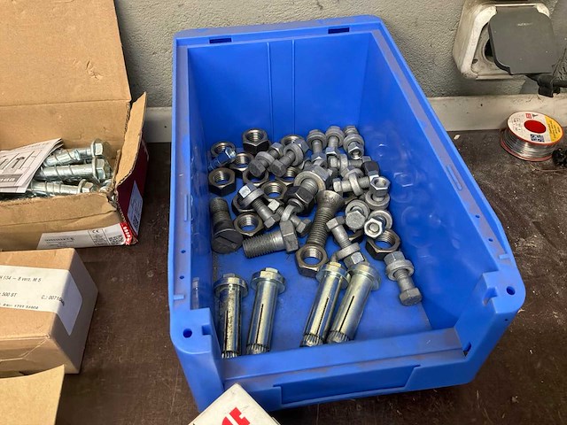 Partij bouten, moeren en ringen - afbeelding 7 van  11