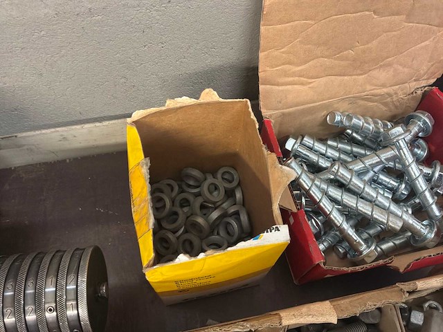 Partij bouten, moeren en ringen - afbeelding 9 van  11