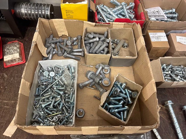 Partij bouten, moeren en ringen - afbeelding 10 van  11