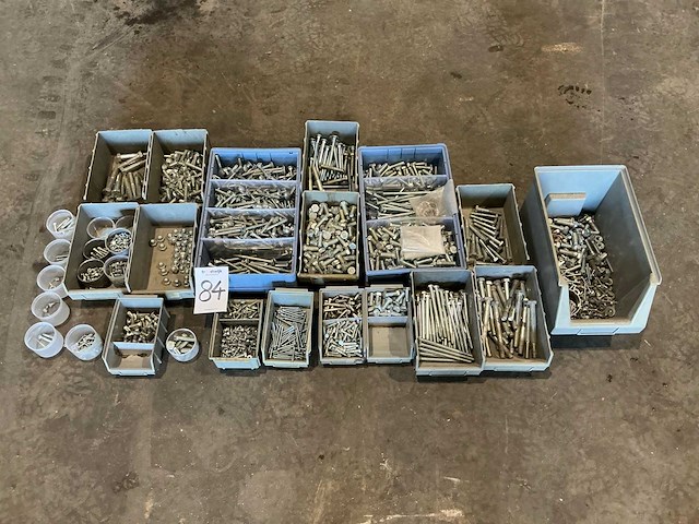 Partij bouten, moeren en schroeven - afbeelding 1 van  3