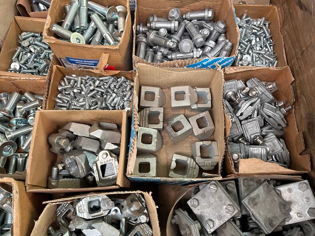 Partij bouten, moeren & klemmen - afbeelding 1 van  9