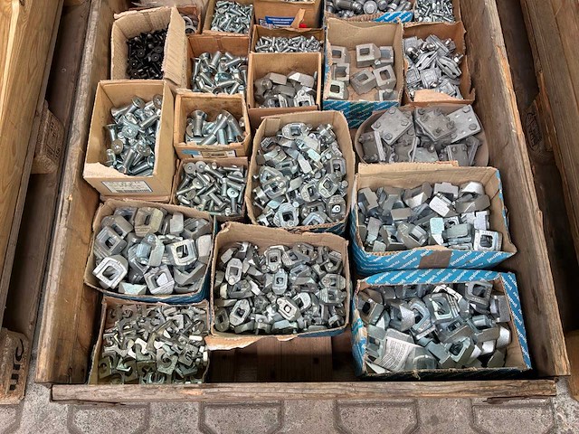 Partij bouten, moeren & klemmen - afbeelding 5 van  9