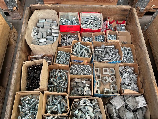 Partij bouten, moeren & klemmen - afbeelding 8 van  9