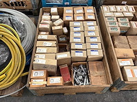 Partij bouten, moeren & ringen - afbeelding 1 van  16