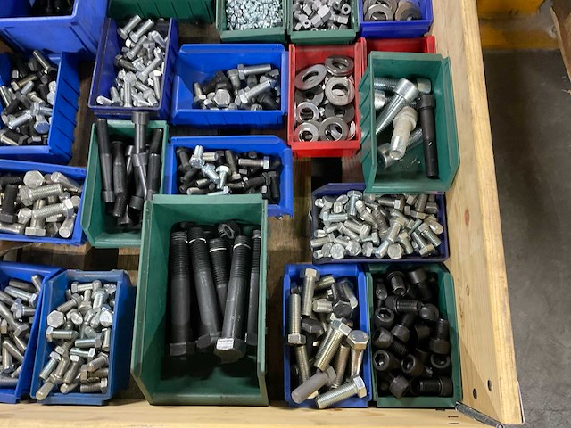 Partij bouten - afbeelding 2 van  6