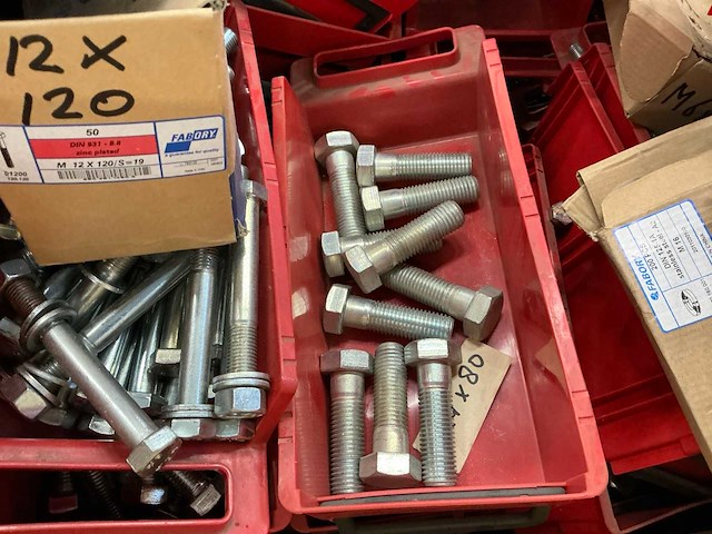 Partij bouten - afbeelding 6 van  6