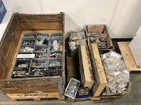 Partij bouw- en bevestigingsmateriaal - afbeelding 1 van  9
