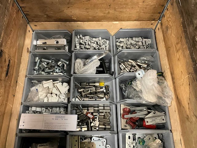 Partij bouw- en bevestigingsmateriaal - afbeelding 7 van  9