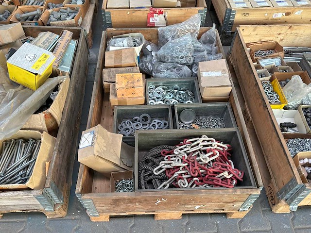 Partij bouw- en bevestigingsmateriaal - afbeelding 1 van  6