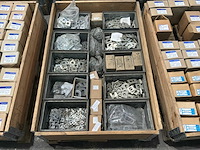 Partij bouw- en bevestigingsmateriaal - afbeelding 1 van  9