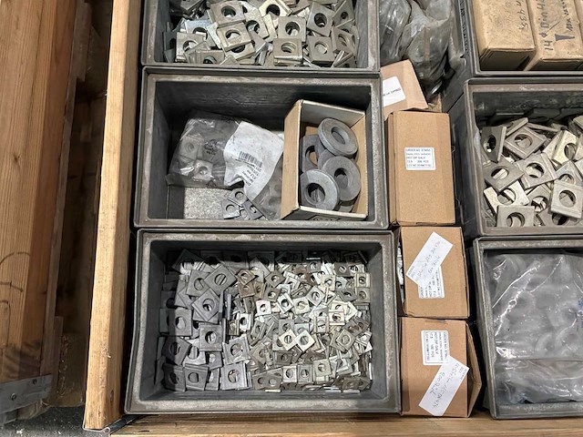 Partij bouw- en bevestigingsmateriaal - afbeelding 3 van  9