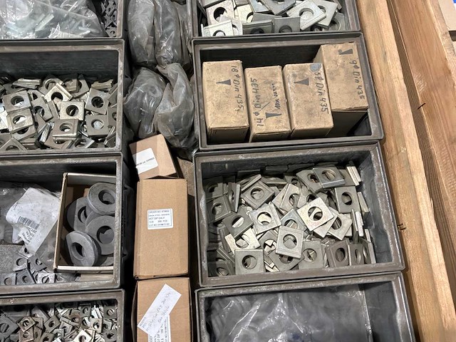 Partij bouw- en bevestigingsmateriaal - afbeelding 8 van  9