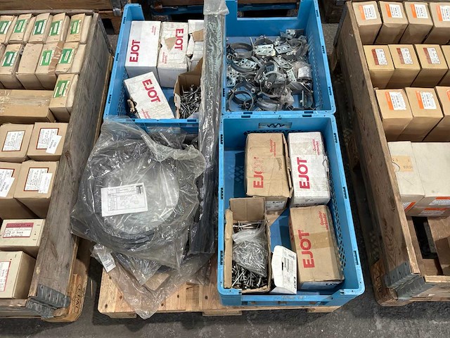 Partij bouw- en bevestigingsmateriaal - afbeelding 1 van  9
