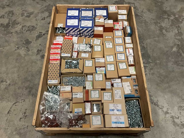 Partij bouw- en bevestigingsmateriaal - afbeelding 1 van  3