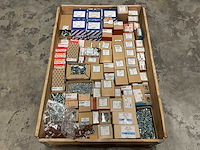 Partij bouw- en bevestigingsmateriaal - afbeelding 1 van  3