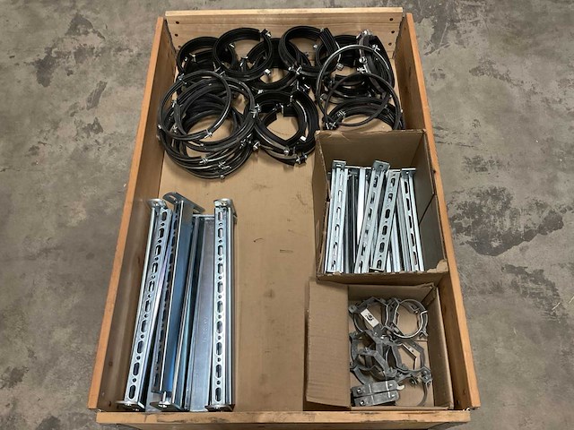 Partij bouw- en bevestigingsmateriaal - afbeelding 1 van  6