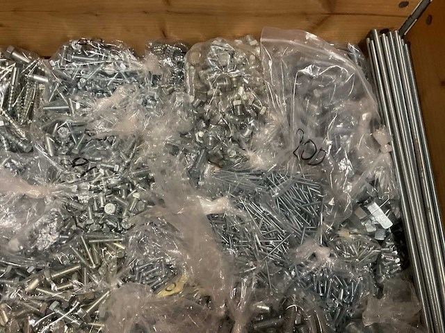 Partij bouw- en bevestigingsmateriaal - afbeelding 2 van  11