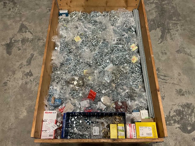 Partij bouw- en bevestigingsmateriaal - afbeelding 1 van  11
