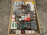 Partij bouw- en bevestigingsmateriaal - afbeelding 1 van  7