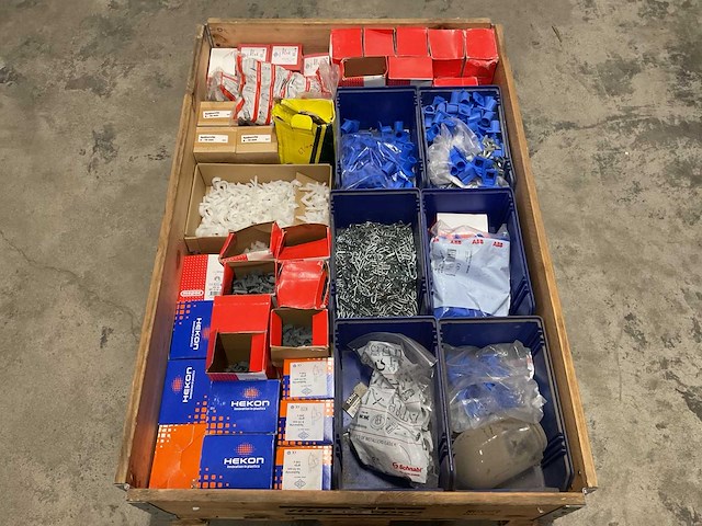 Partij bouw- en bevestigingsmateriaal - afbeelding 1 van  3