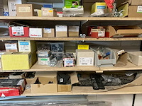 Partij bouw- en bevestigingsmateriaal - afbeelding 1 van  9
