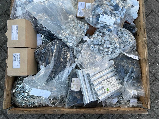 Partij bouw- en bevestigingsmateriaal - afbeelding 2 van  11